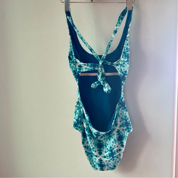 Tori Praver Seafoam Beach Blue Tie Dye Cheeky Women's One Piece. Size medium - Picture 5 of 8